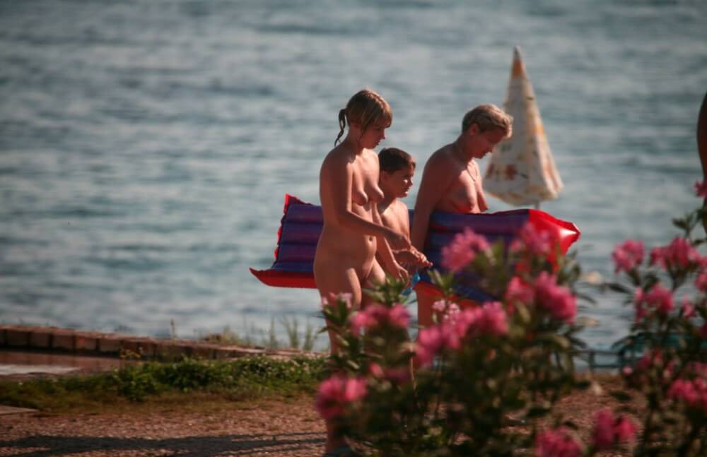 Dusk Til Dawn Showering phoros Nudism naturism club