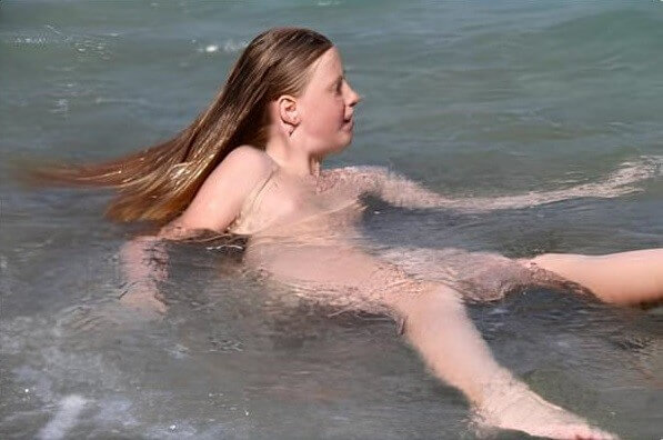 Turqoise Water Splash pics Nudism naturism club