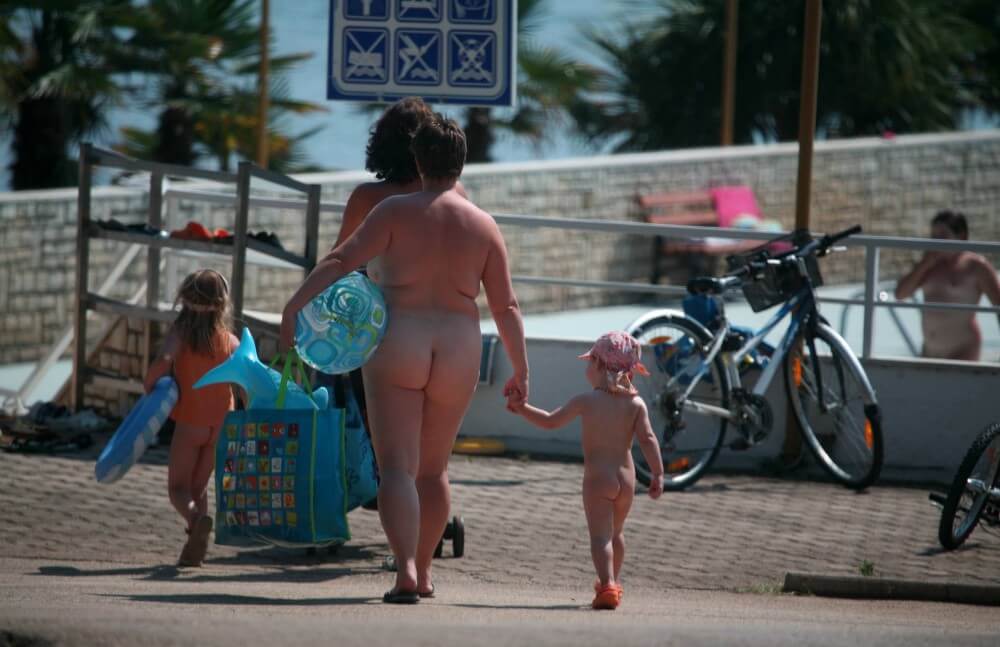 Pool Outskirt Nude Guests pics Nudism naturism club