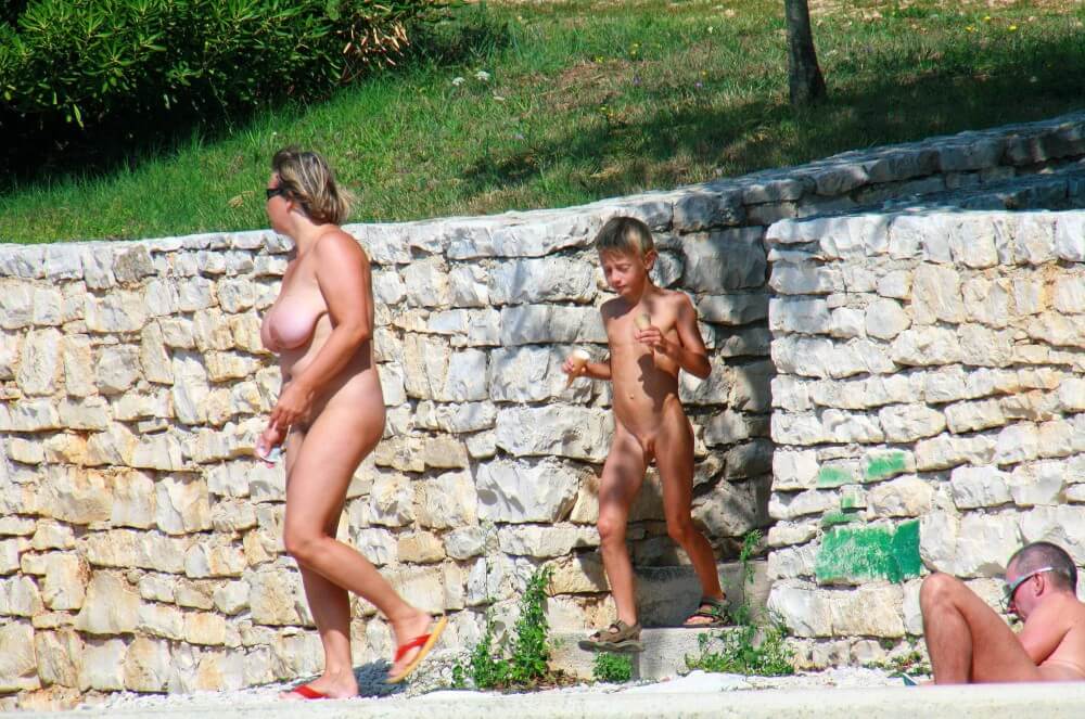 Ula FKK Wall-Side Families pics Nudism naturism club
