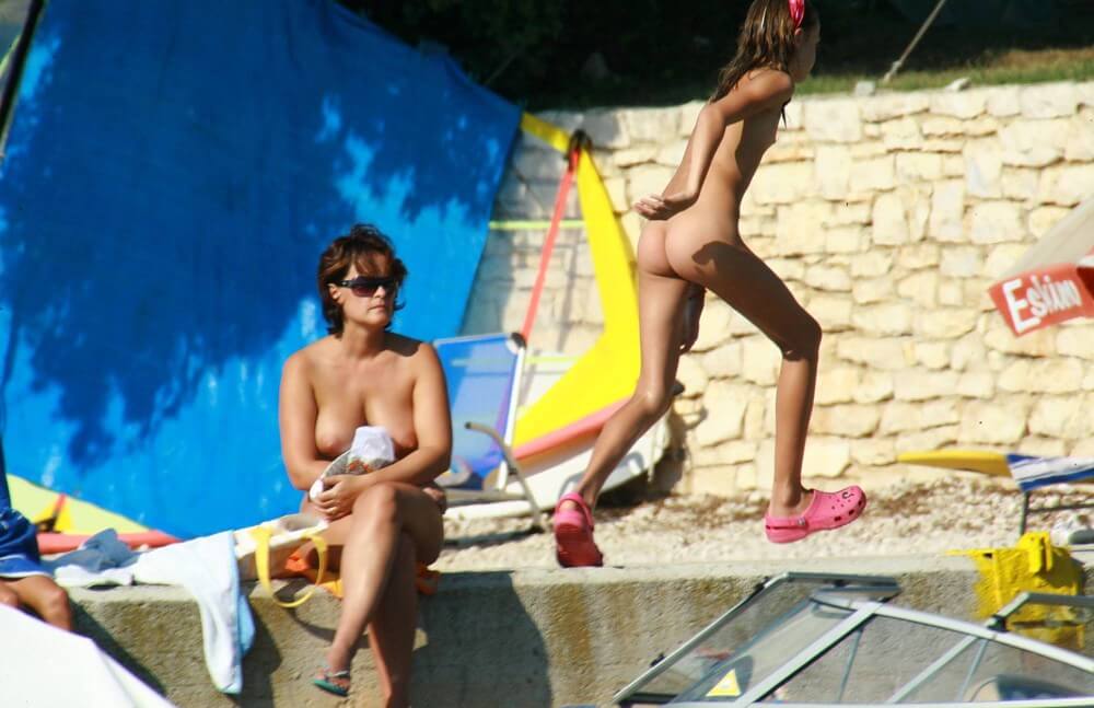 Bright Day Sun Tanning pics Nudism naturism club