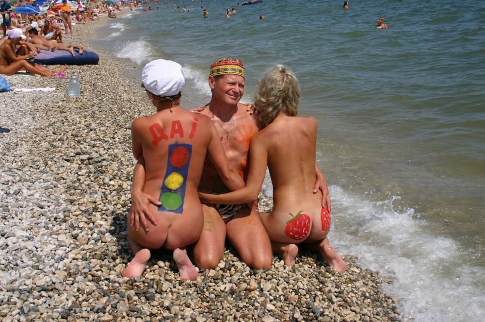 Bold Outdoor Nude Poses pics Nudism naturism club