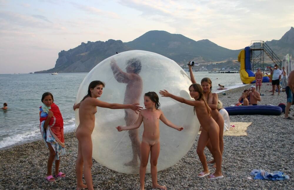 Pics Walk on the Beach Balloon Nudism naturism club