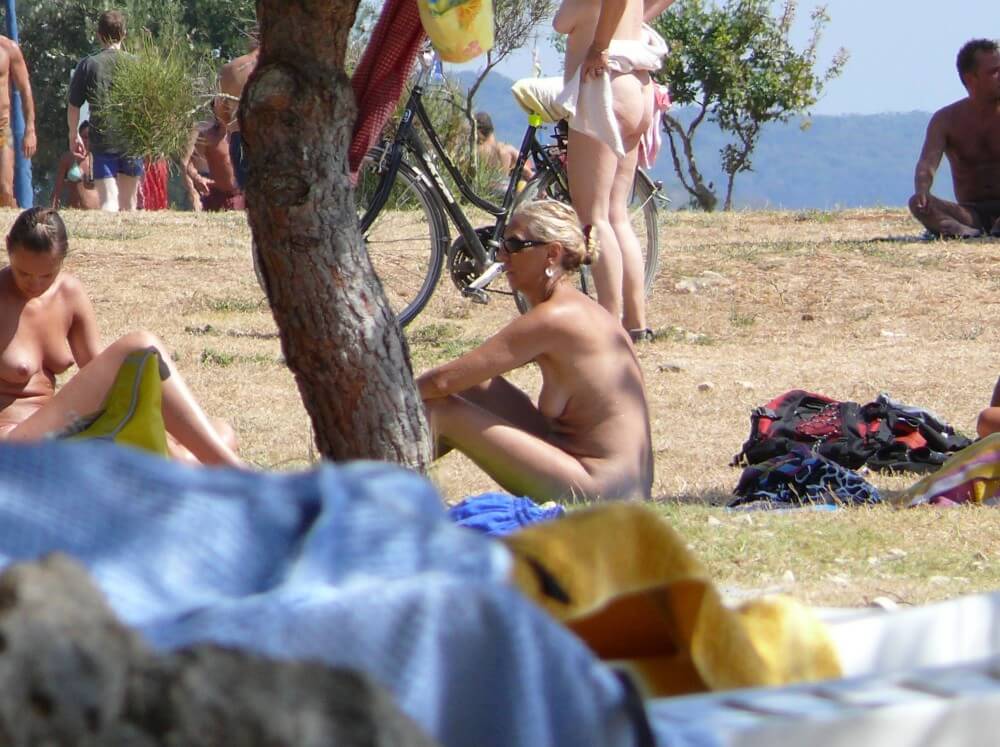 Ula FKK Shore Perspective pics Nudism naturism club