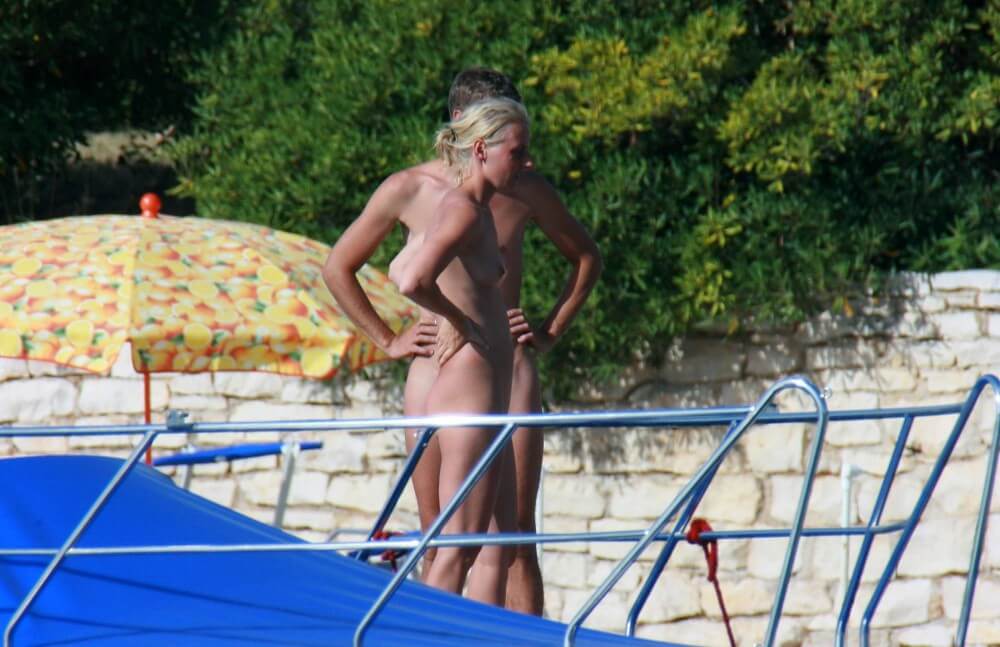Casual Beachside Strolling pics Nudism naturism club