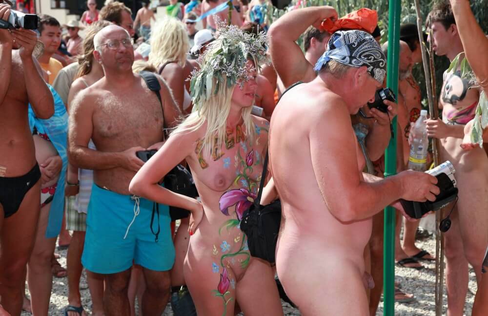 Neptune Painting Couple pics Nudism naturism club